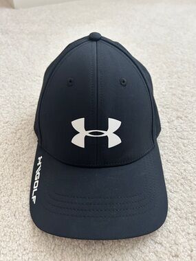 Brand new Under Armour Black Cap with stretch fit - Size MD/LG